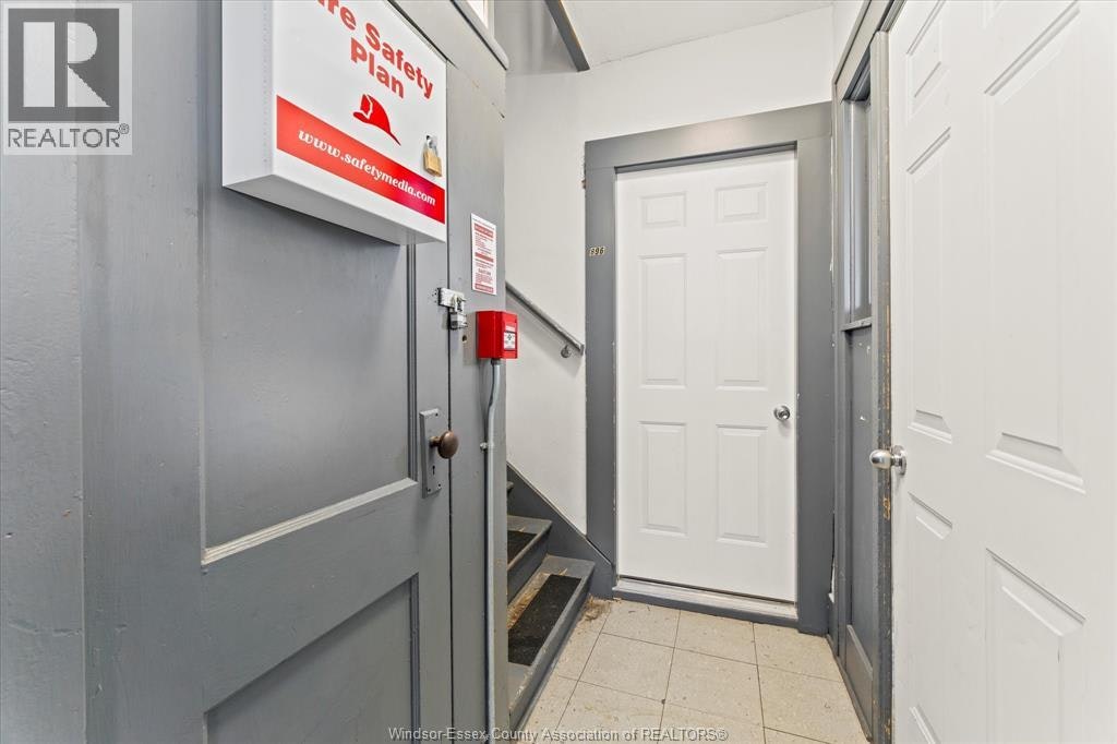 890 Howard Avenue, Windsor, ON, N9A 1S2 - 20