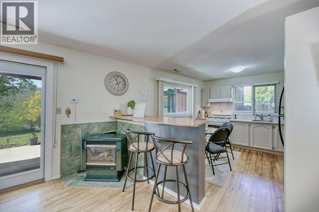 7562 Crest A Way Road, Oliver, BC, V0H 1T2 - 23