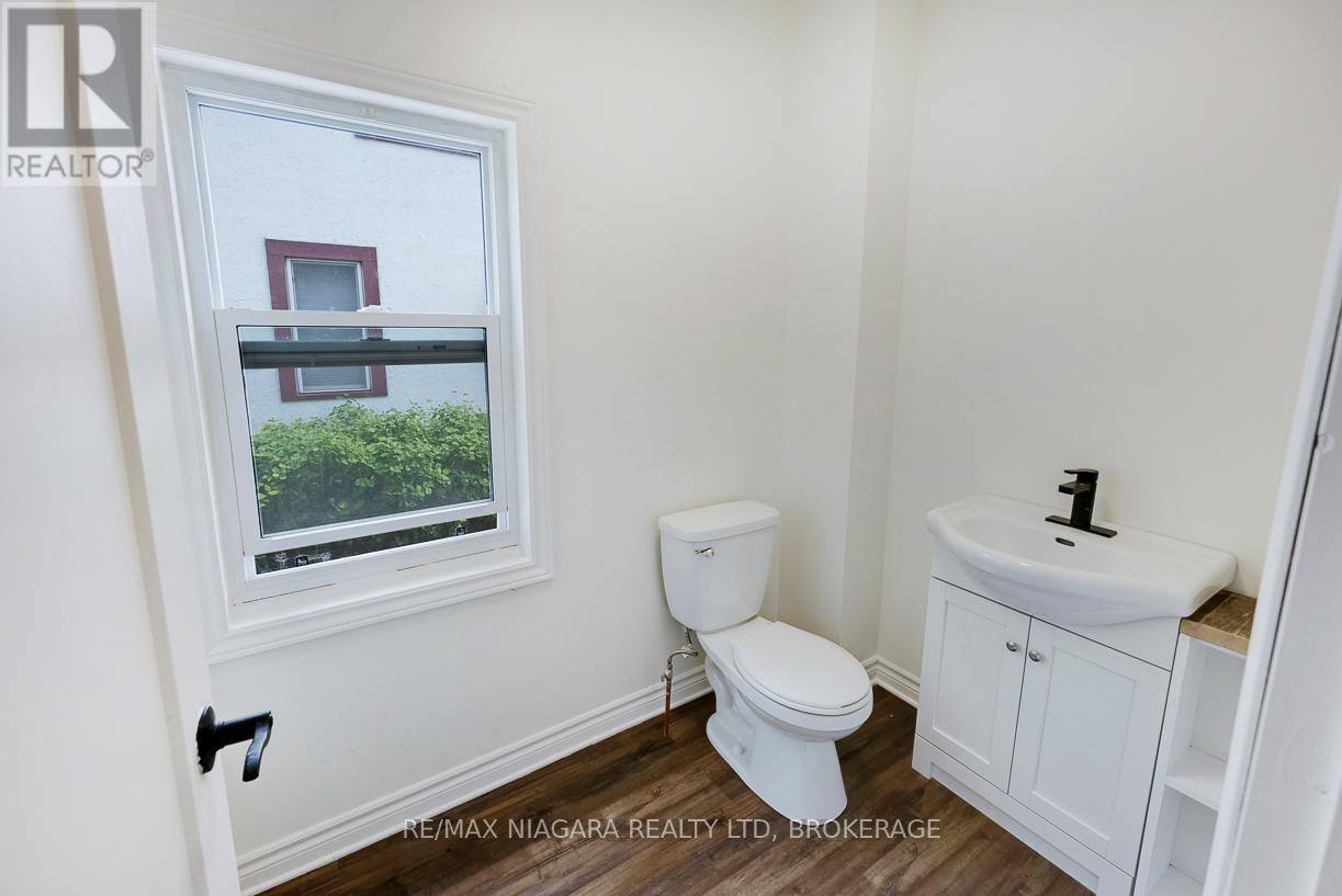 20 Randolph Street, Welland, ON, L3B 4C2 - 16