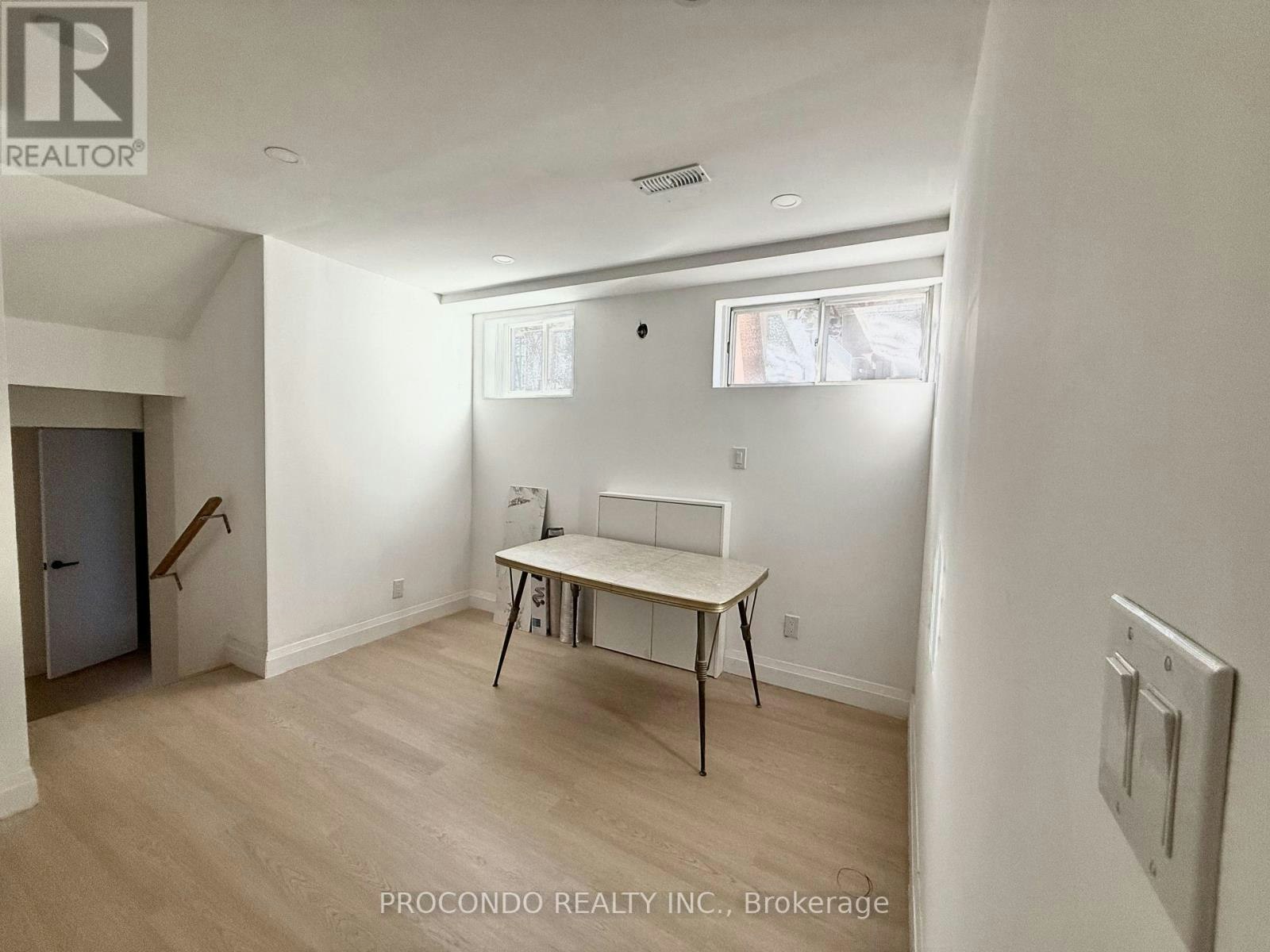 18 Patrick Boulevard, Toronto, ON, M2J 3K9 - 8