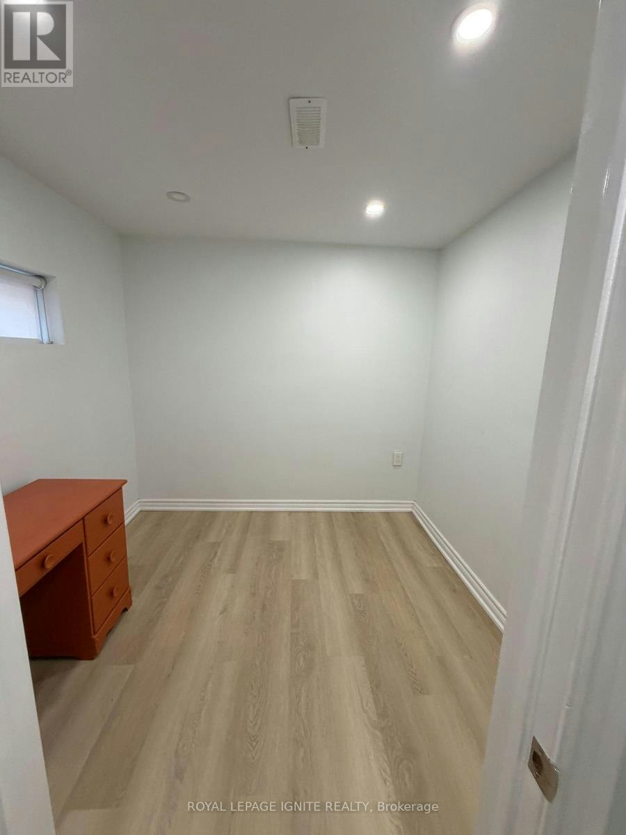 BSMT-21A Lambton Avenue, Toronto, ON, M6N 2S2 - 8