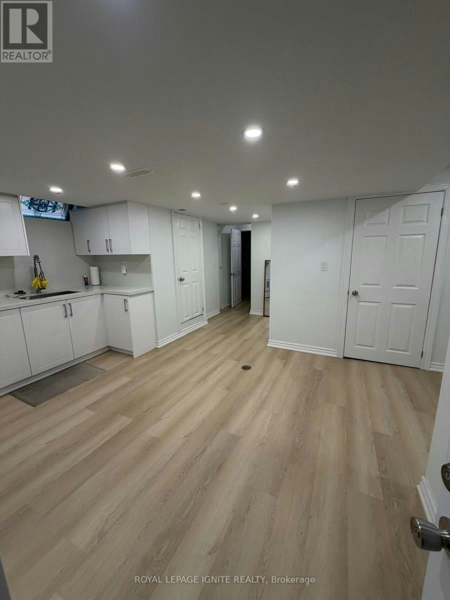 BSMT-21A Lambton Avenue, Toronto, ON, M6N 2S2 - 2