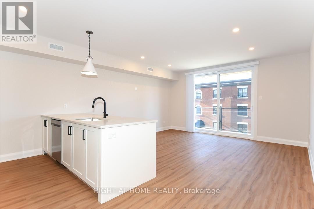8-35 Monk Street, Ottawa, ON, K1S 3Y7 - 6