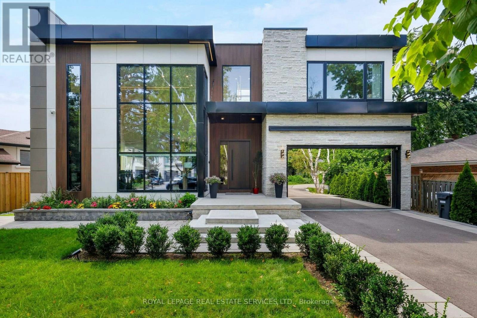564 Stonecliffe Road, Oakville, ON, L6L 4N9