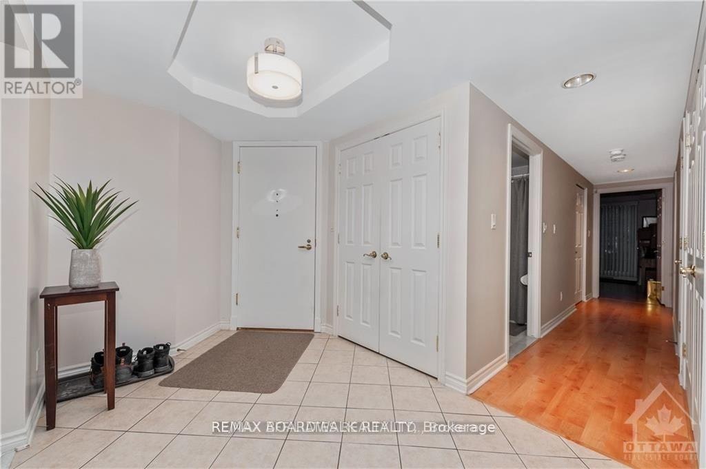 1C-121 Robson Court, Ottawa, ON, K2K 2W1 - 2