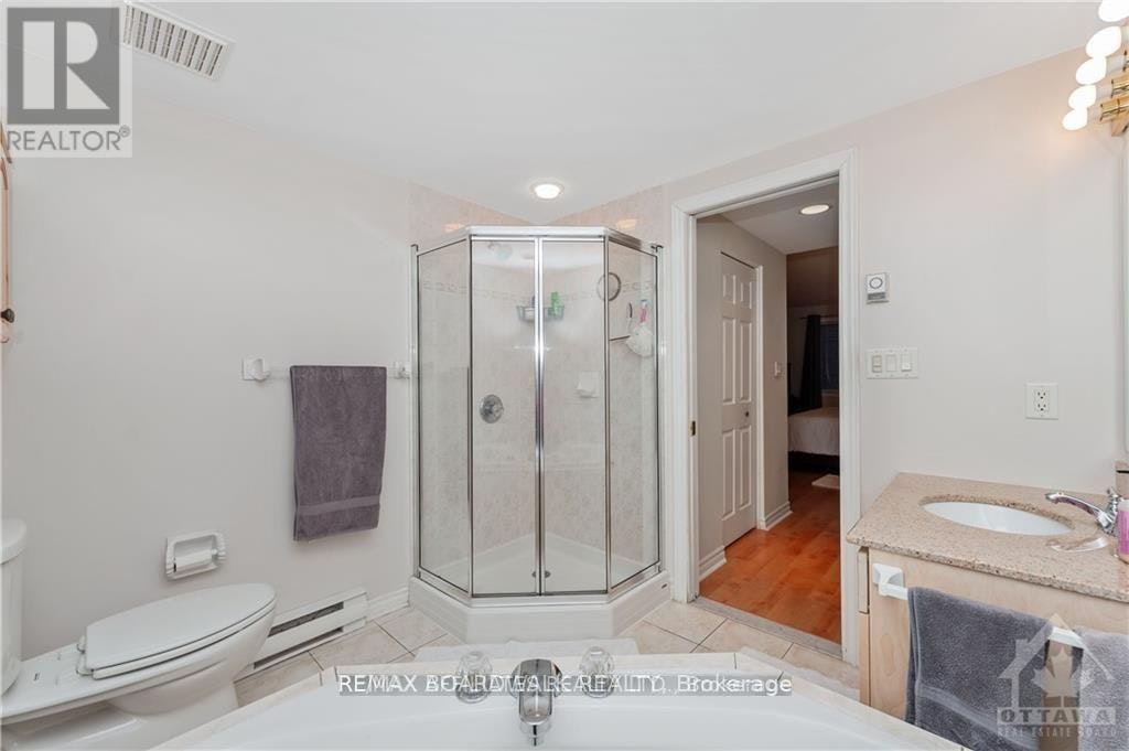 1C-121 Robson Court, Ottawa, ON, K2K 2W1 - 17