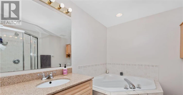1C-121 Robson Court, Ottawa, ON, K2K 2W1 - 18