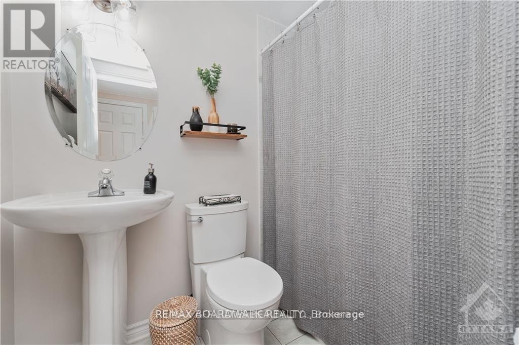 1C-121 Robson Court, Ottawa, ON, K2K 2W1 - 4