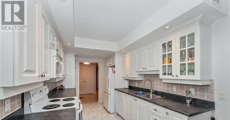 1C-121 Robson Court, Ottawa, ON, K2K 2W1 - 9
