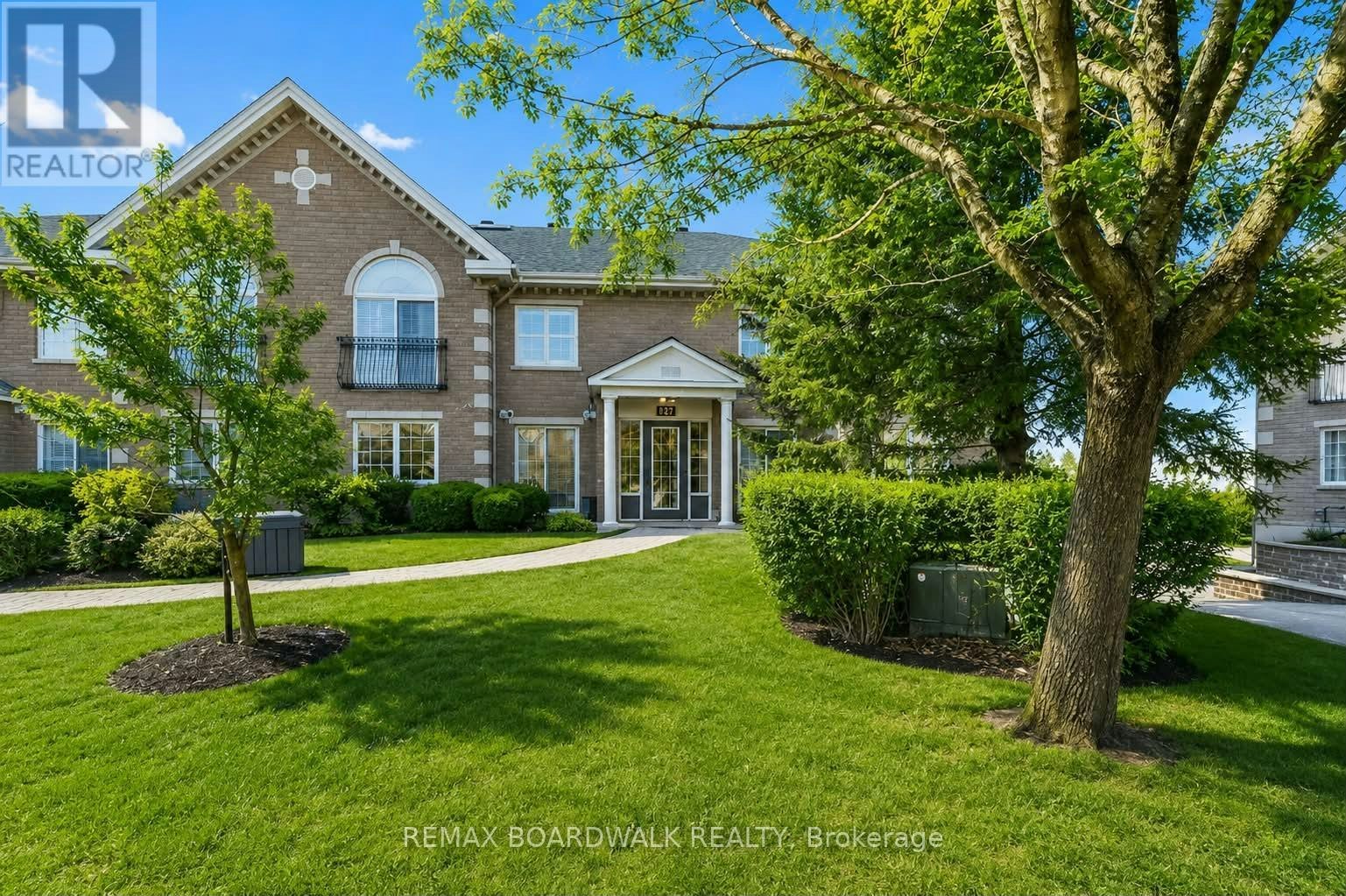1C-121 Robson Court, Ottawa, ON, K2K 2W1
