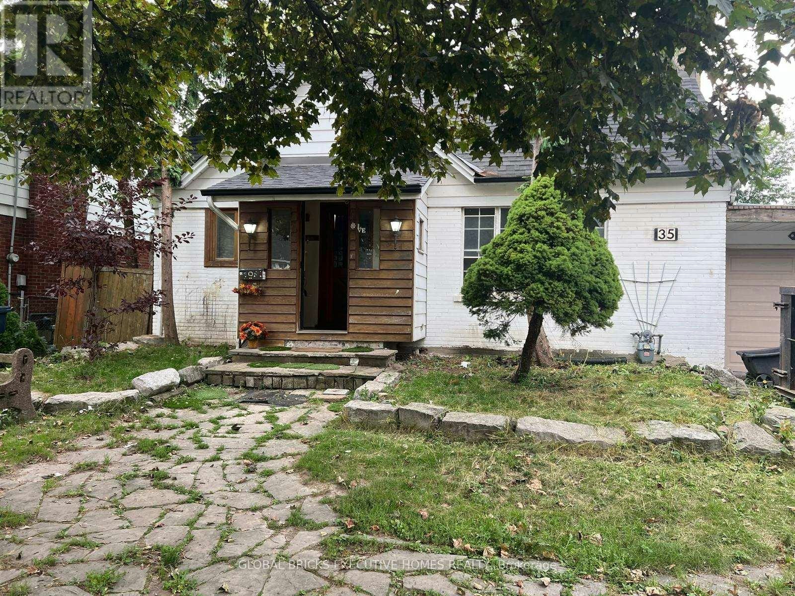 35 Luverne Avenue, Toronto, ON, M3H 1R7