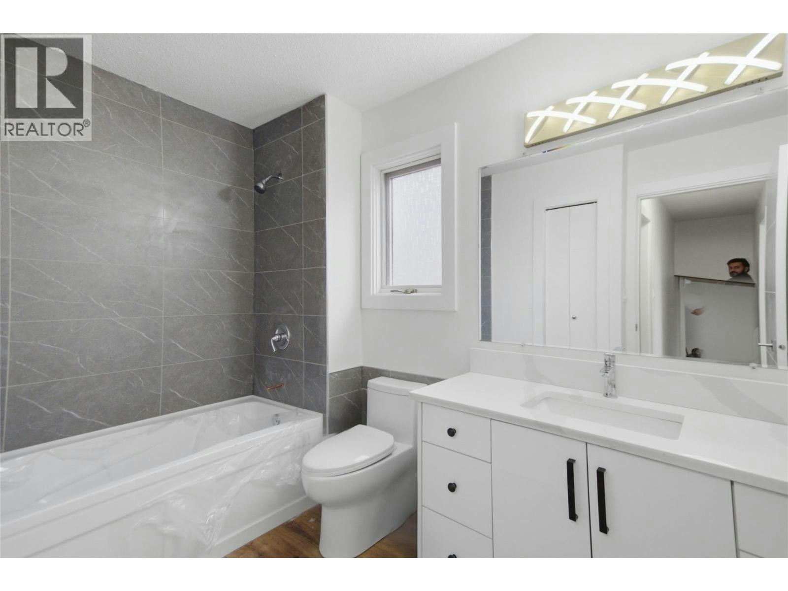 2012 Sifton Avenue, Kamloops, BC, V1S 1A9 - 32
