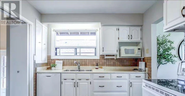 7 Stonehenge Crescent, Toronto, ON, M1G 2P5 - 10