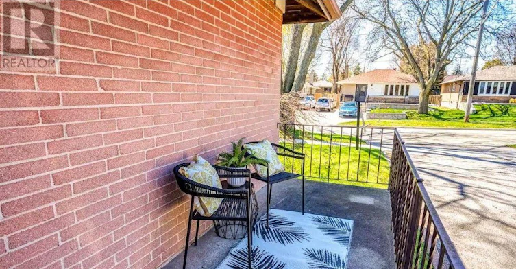 7 Stonehenge Crescent, Toronto, ON, M1G 2P5 - 2