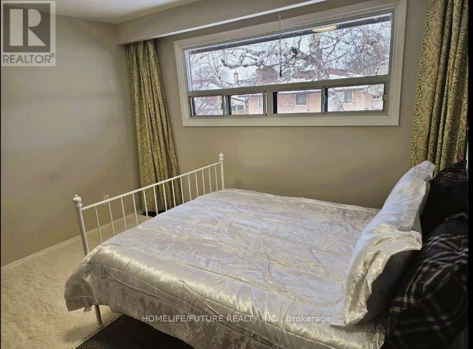 7 Stonehenge Crescent, Toronto, ON, M1G 2P5 - 3