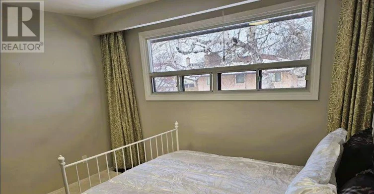 7 Stonehenge Crescent, Toronto, ON, M1G 2P5 - 3