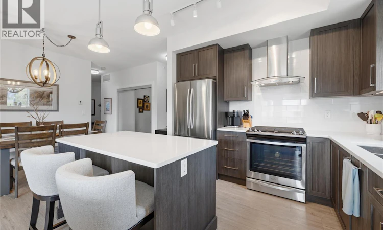 PH21-4380 Lakeshore Road