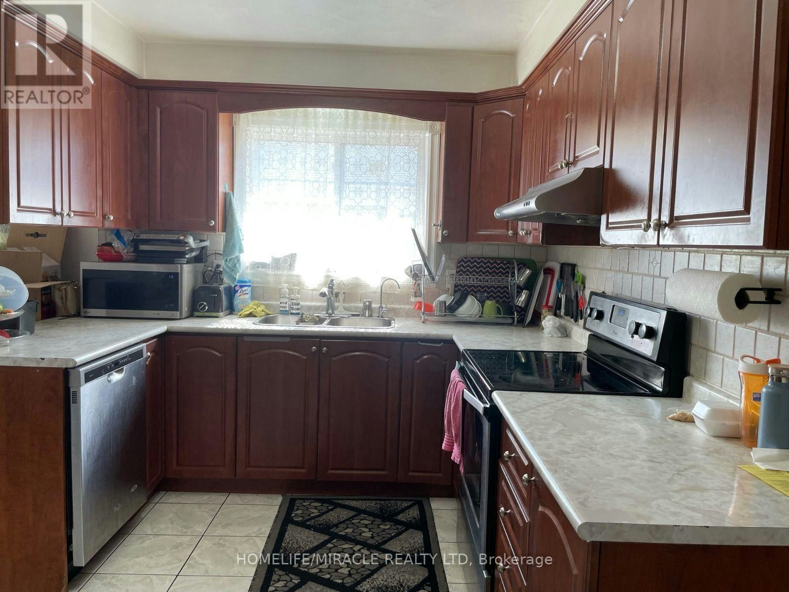3443 Chipley Crescent, Mississauga, ON, L4T 2E3 - 2