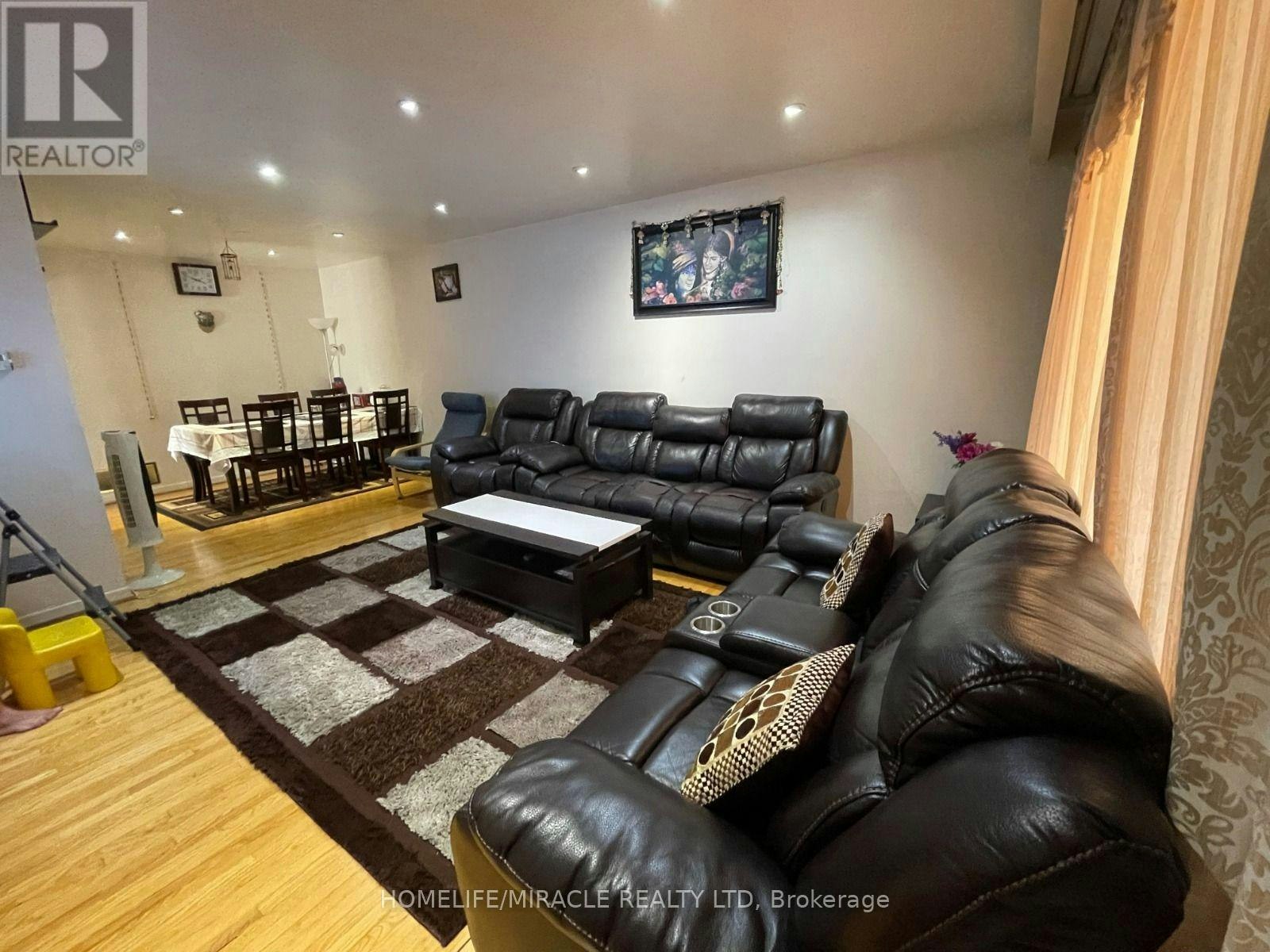 3443 Chipley Crescent, Mississauga, ON, L4T 2E3 - 3