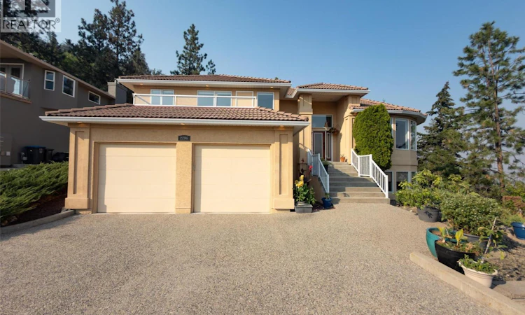 2296 Lillooet Crescent