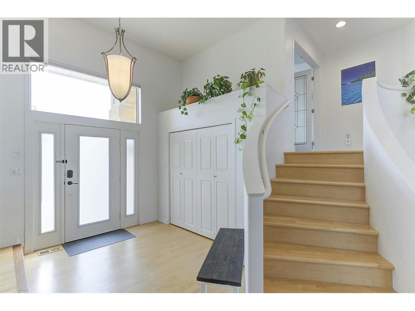 2296 Lillooet Crescent - 3