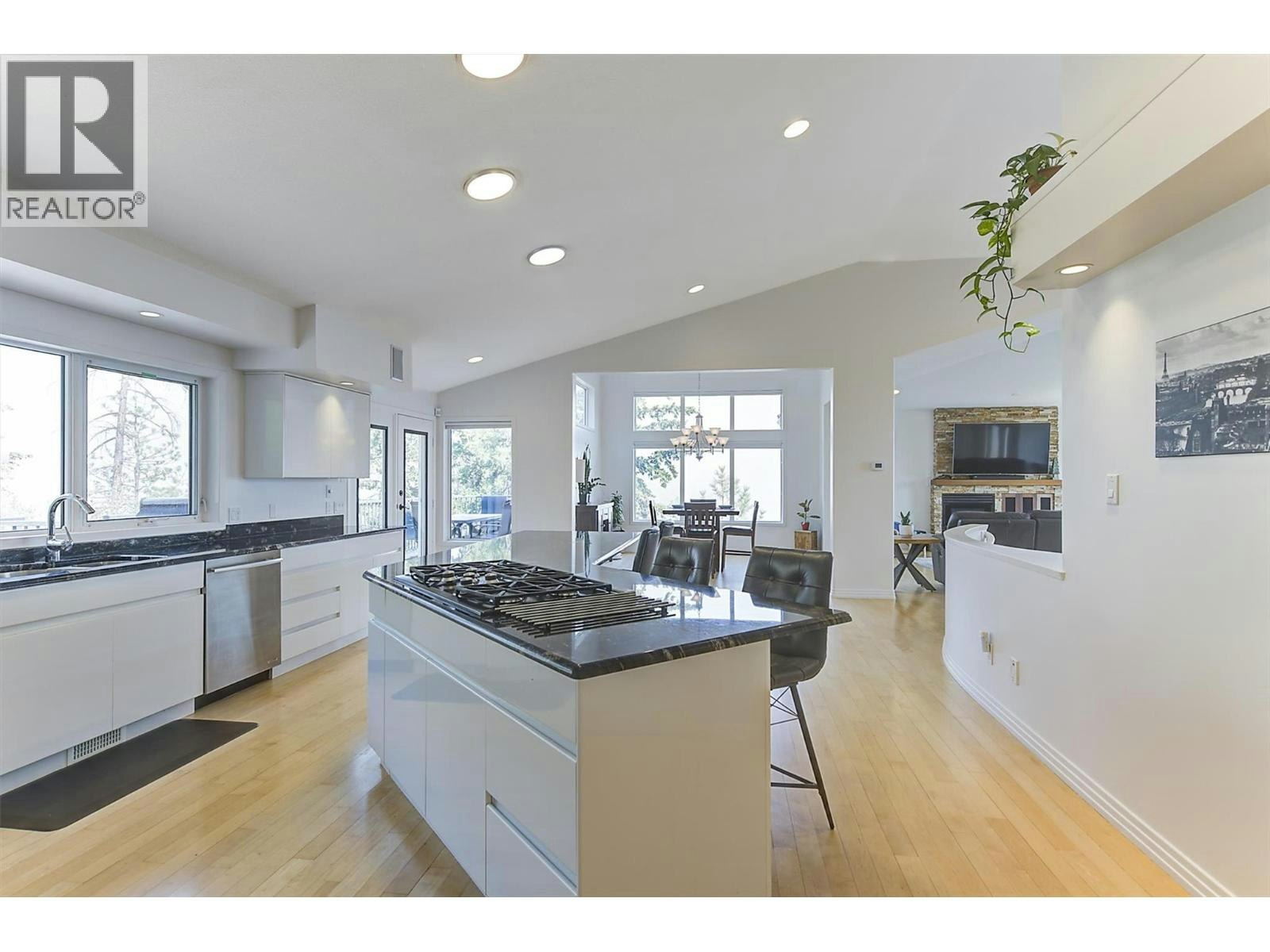 2296 Lillooet Crescent, Kelowna, BC, V1V 1T1 - 16