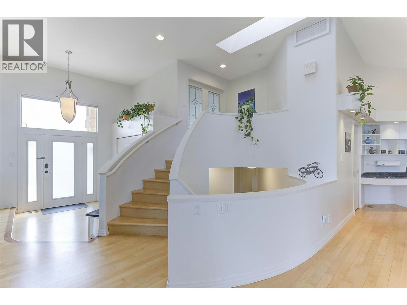 2296 Lillooet Crescent - 4