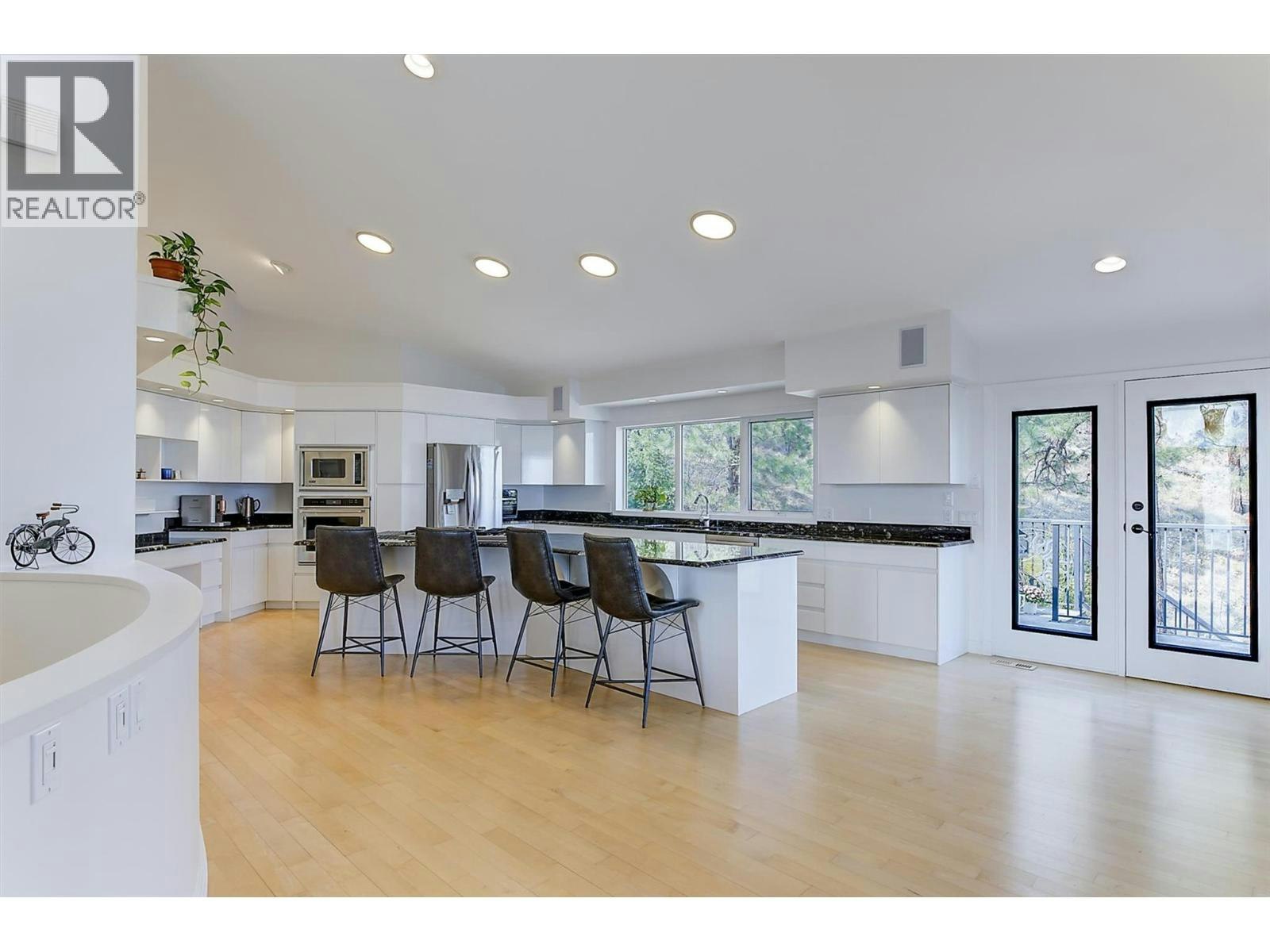 2296 Lillooet Crescent, Kelowna, BC, V1V 1T1 - 14