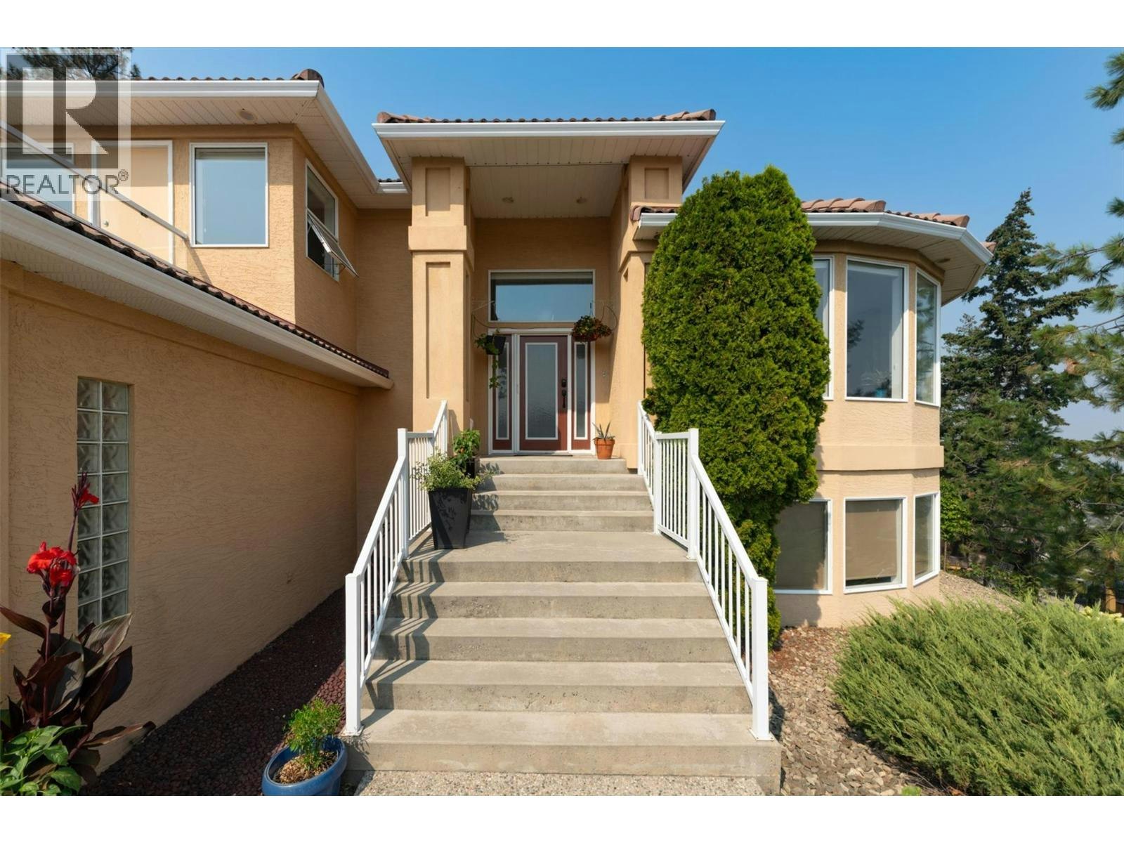 2296 Lillooet Crescent - 2