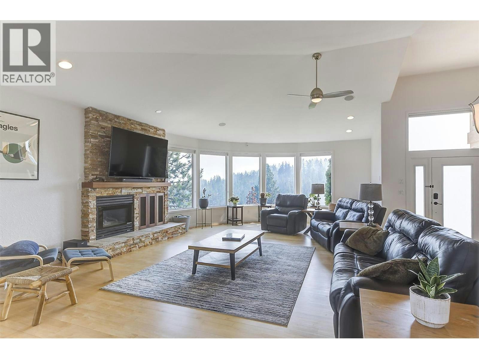 2296 Lillooet Crescent - 5