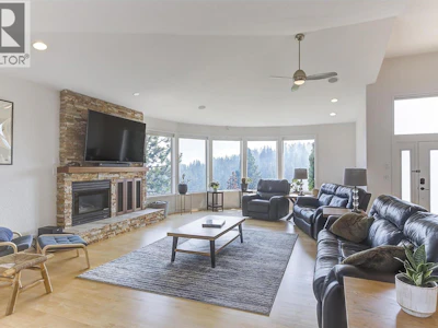 2296 Lillooet Crescent - 5
