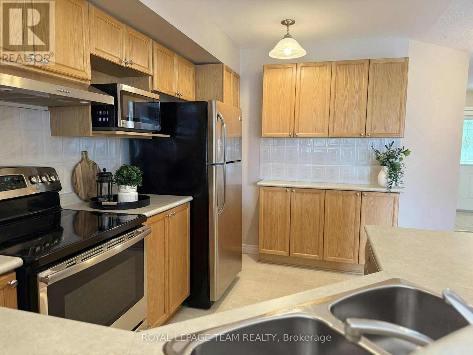 5535 Doctor Leach Drive, Manotick, ON, K4M 1L6 - 4