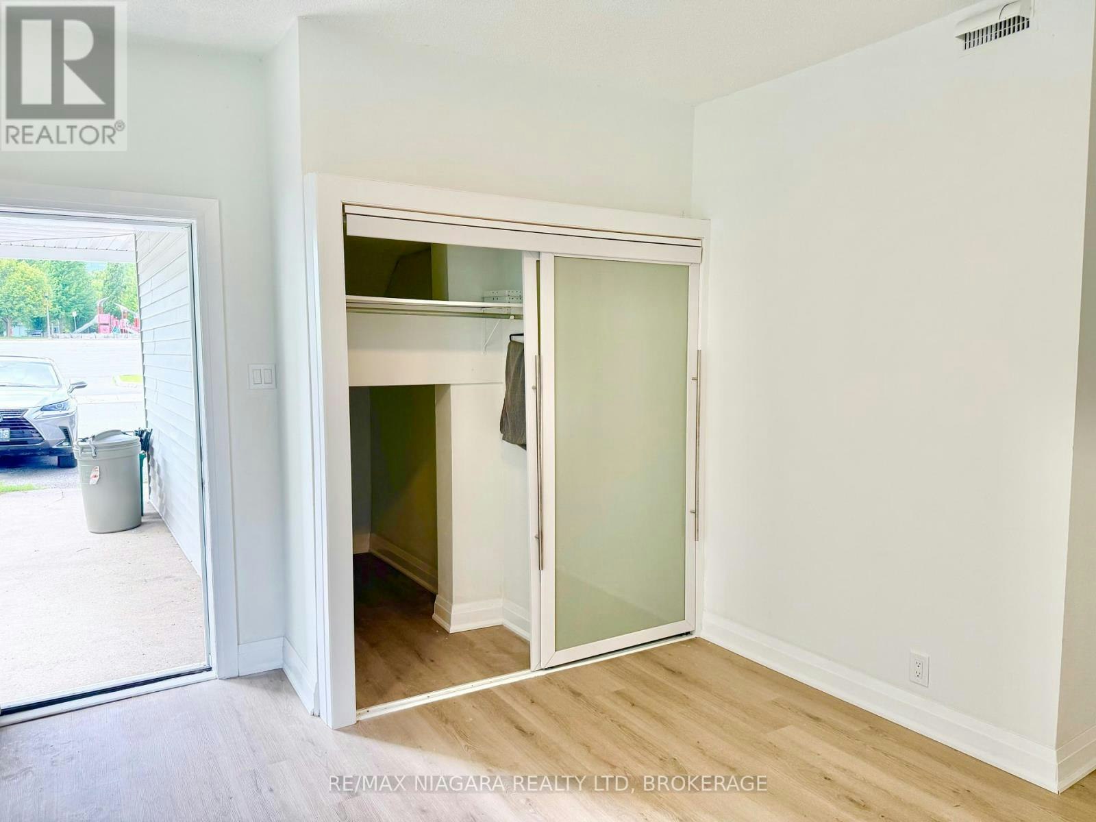 3-4674 Zimmerman Avenue, Niagara Falls, ON, L2E 3M6 - 5