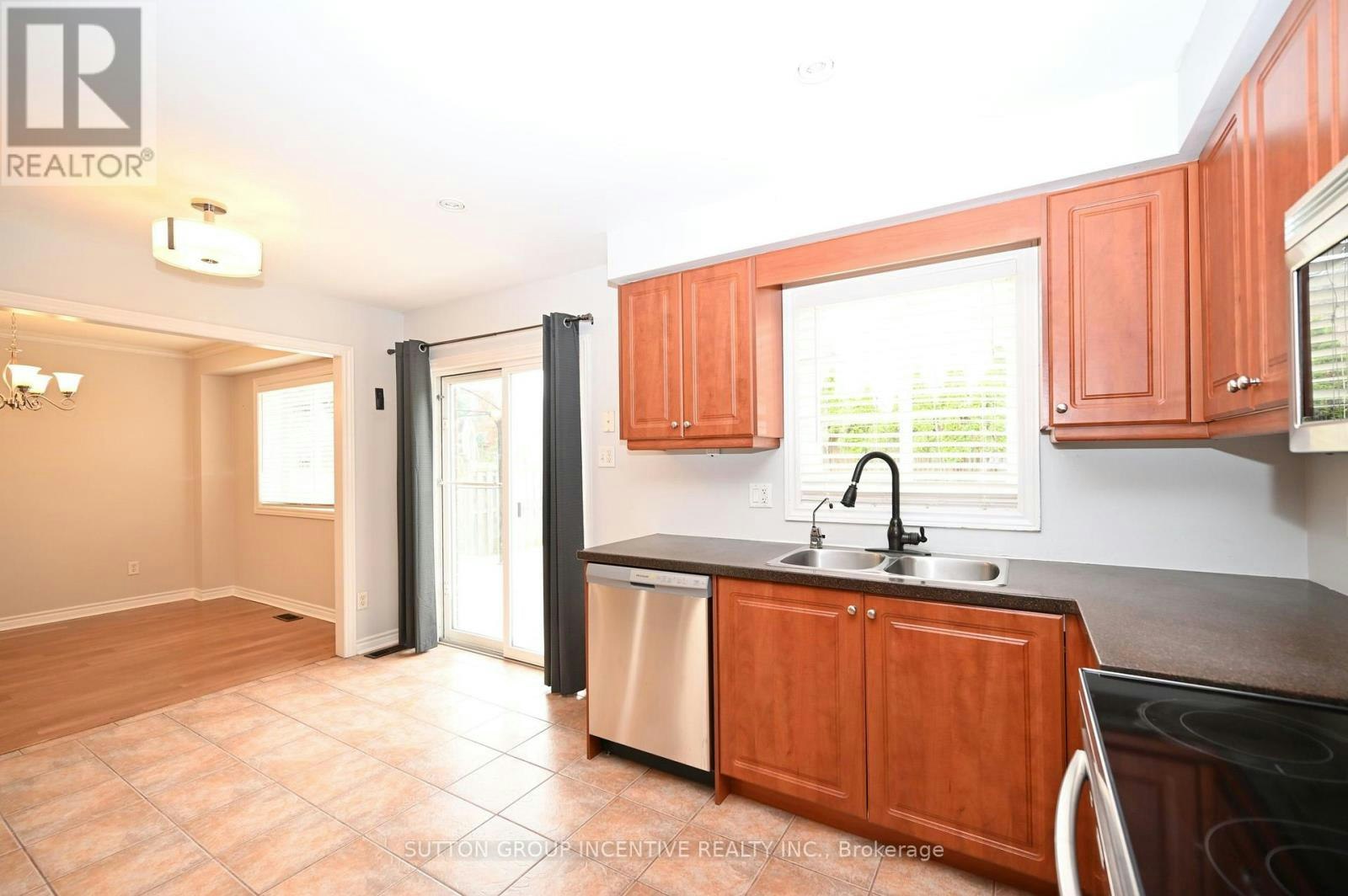 14 Brown Wood Drive, Barrie, ON, L4M 6N4 - 14