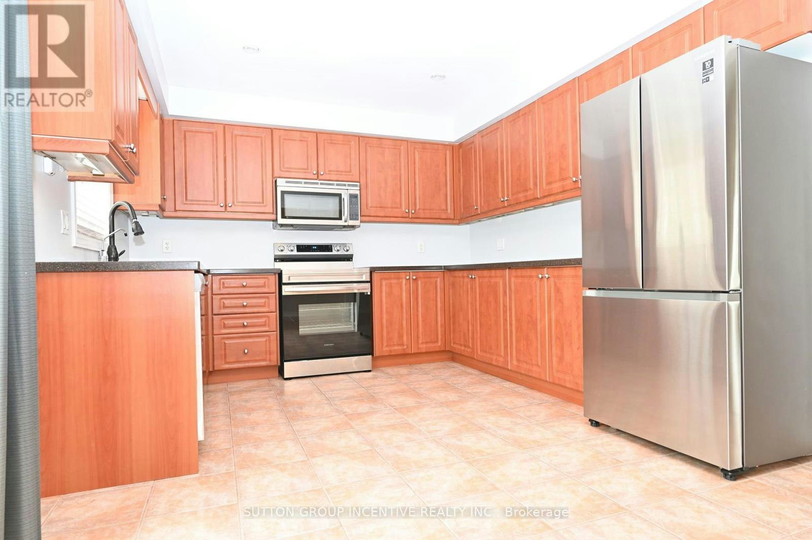 14 Brown Wood Drive, Barrie, ON, L4M 6N4 - 12