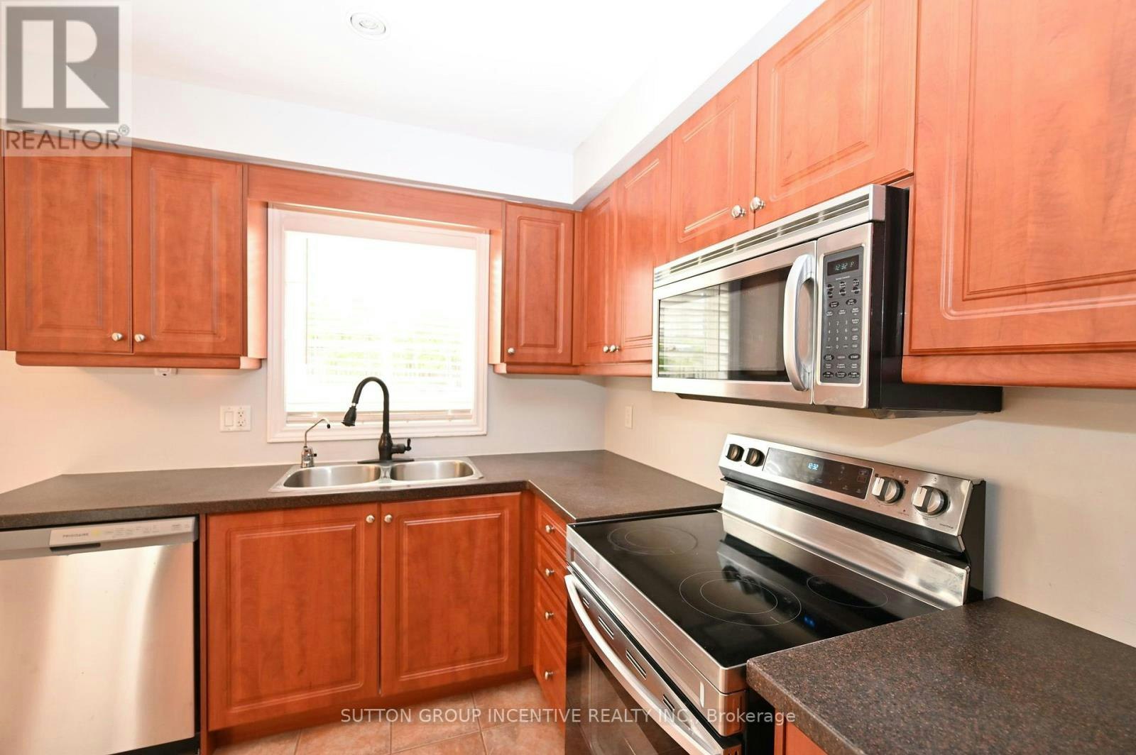 14 Brown Wood Drive, Barrie, ON, L4M 6N4 - 10