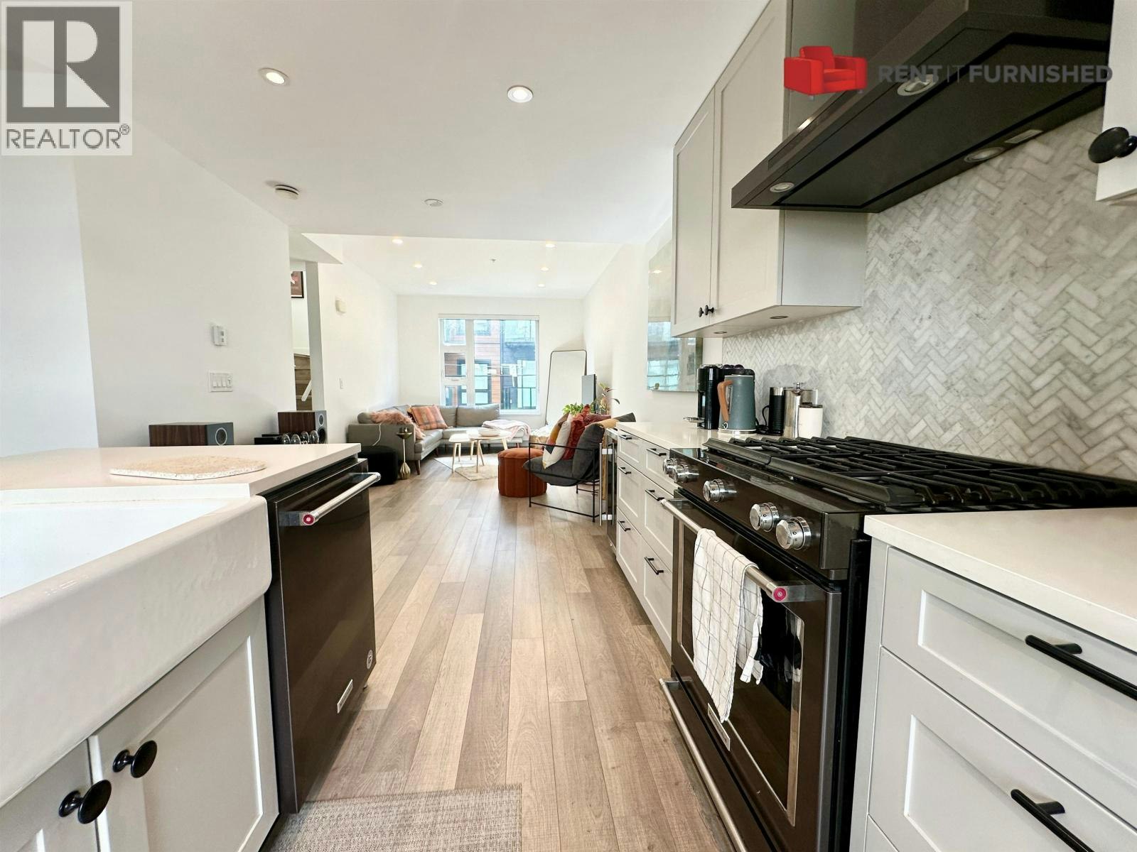 113-515 E 2nd Street, North Vancouver, BC, V7L 1E1 - 4
