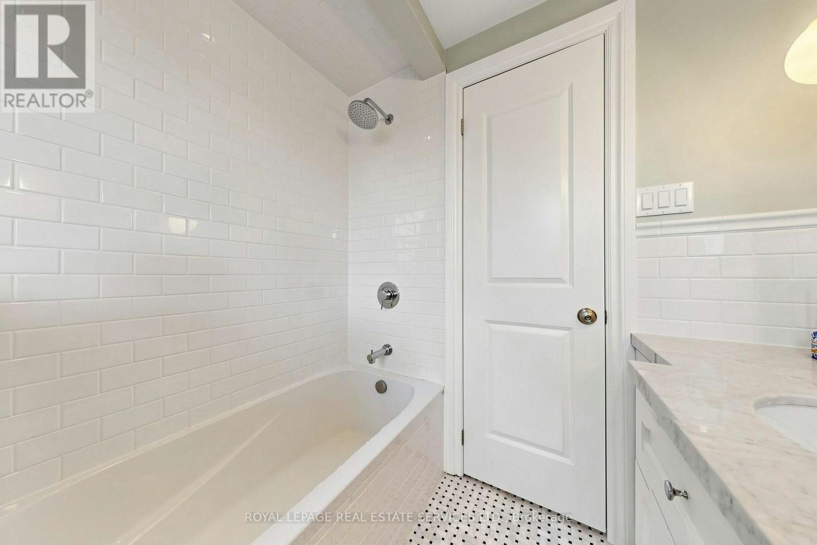UPPER-1612 Dundas Street W, Toronto, ON, M6K 1T8 - 9
