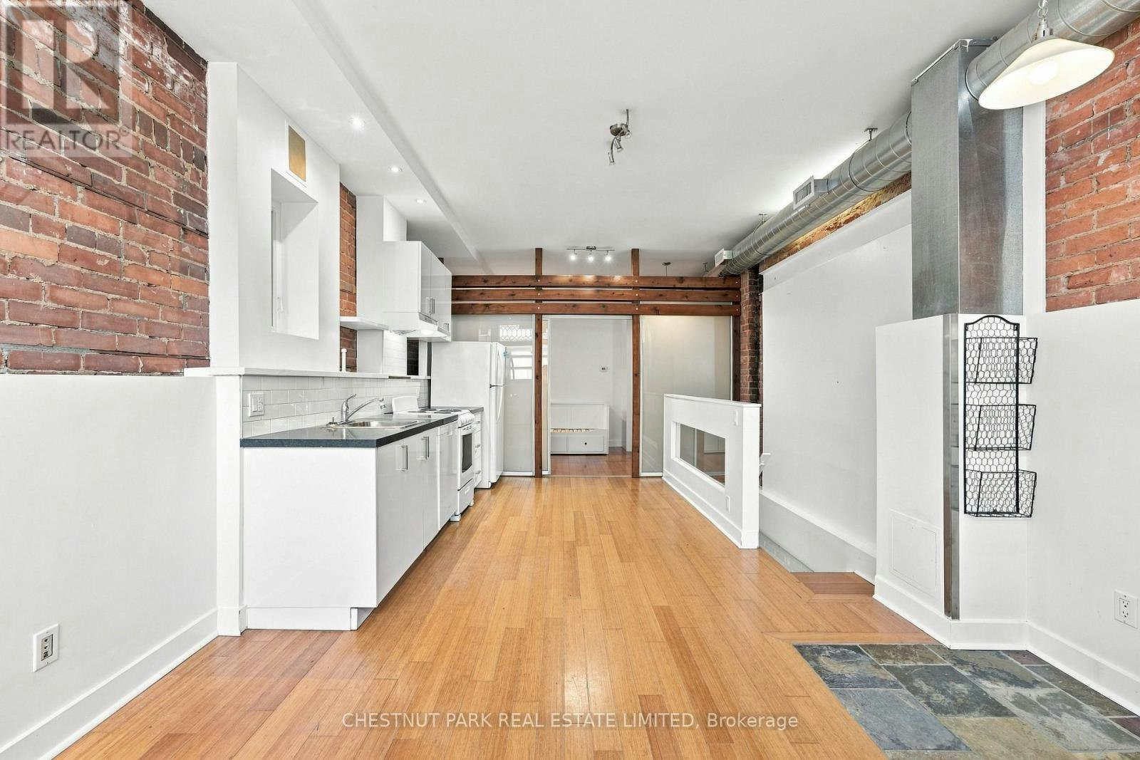 1-208 Greenwood Avenue, Toronto, ON, M4L 2R1
