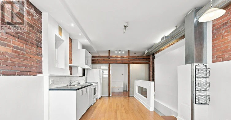1-208 Greenwood Avenue, Toronto, ON, M4L 2R1