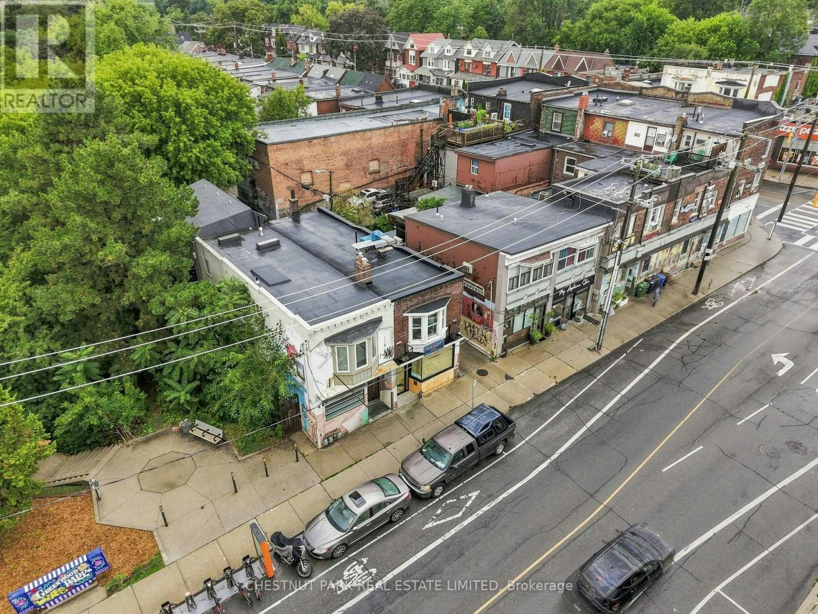 1-208 Greenwood Avenue, Toronto, ON, M4L 2R1 - 2