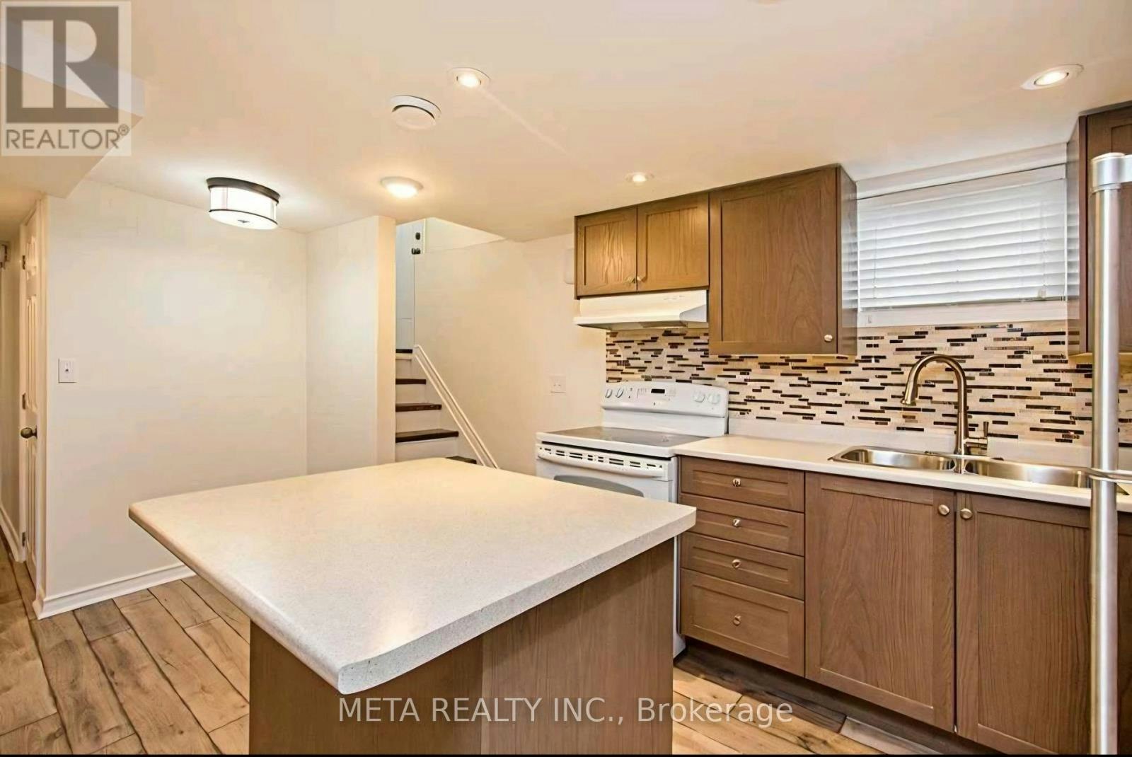 LOWER-296 Festhubert Street E, Oshawa, ON, L1H 2E2