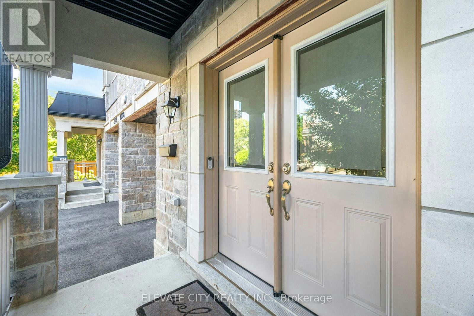 2008 Lushes Avenue, Mississauga, ON, L5J 1H2 - 2