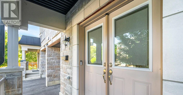 2008 Lushes Avenue, Mississauga, ON, L5J 1H2 - 2