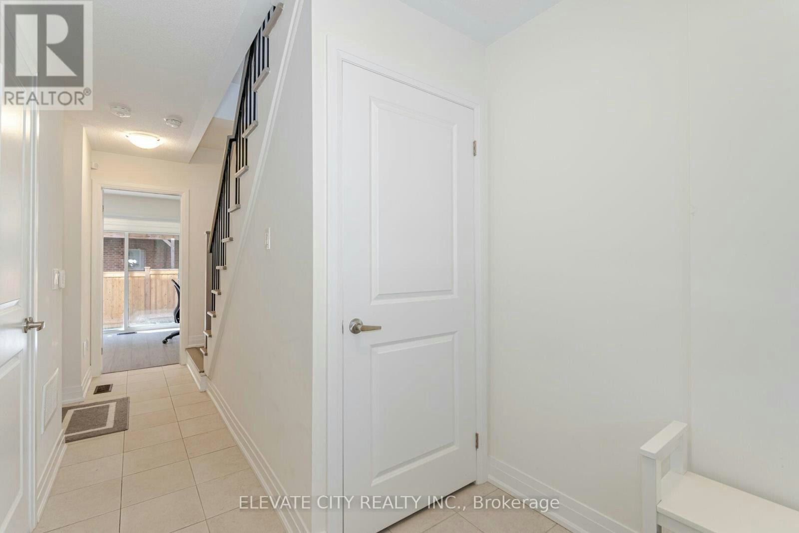 2008 Lushes Avenue, Mississauga, ON, L5J 1H2 - 3