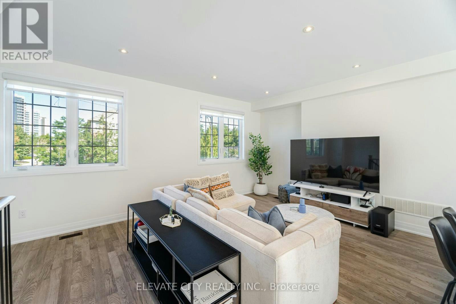 2008 Lushes Avenue, Mississauga, ON, L5J 1H2 - 9