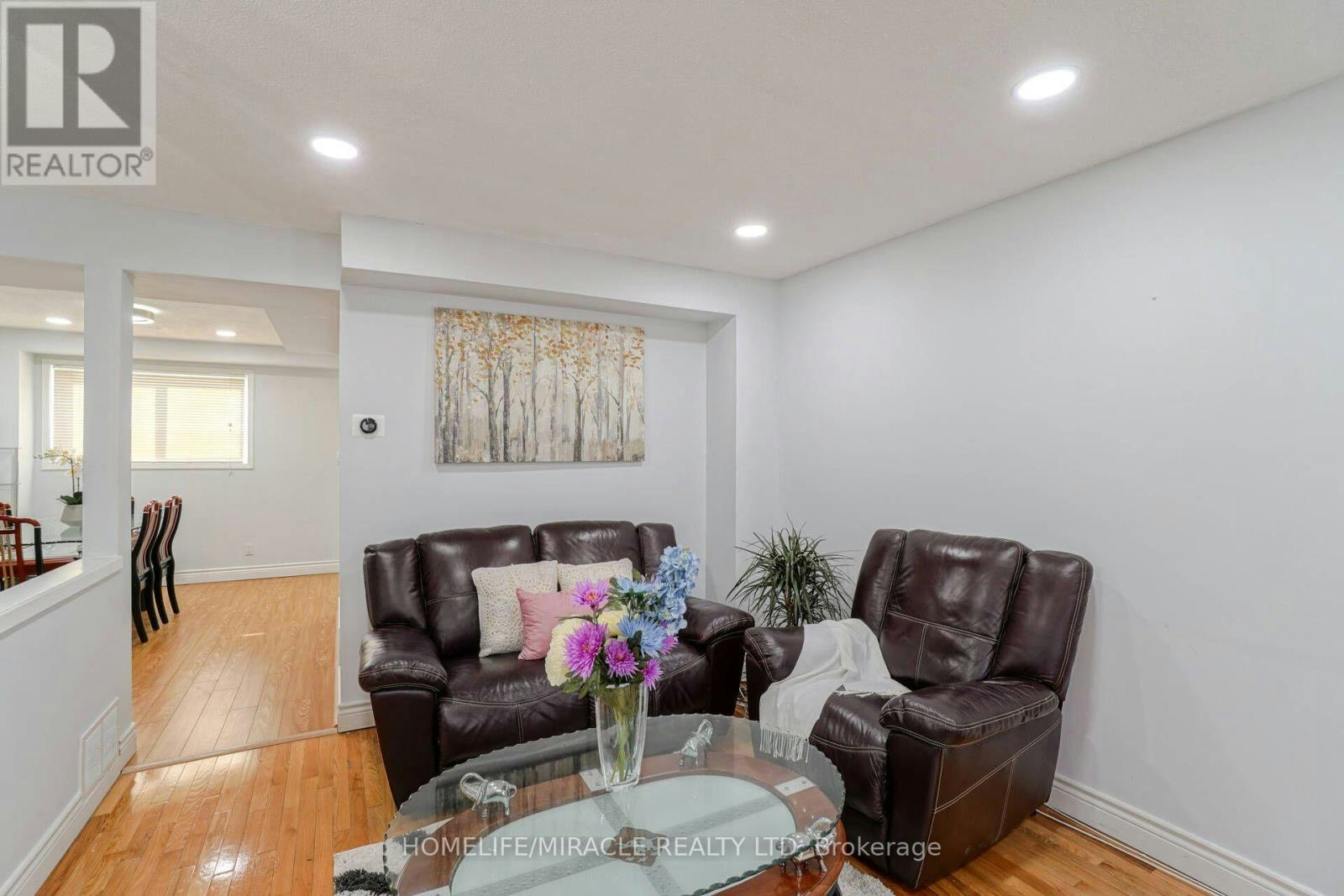 30 Hoskins Square, Brampton, ON, L6S 2N6 - 5