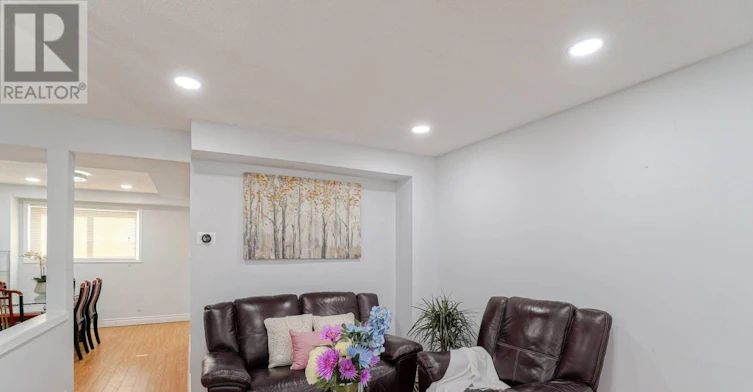30 Hoskins Square, Brampton, ON, L6S 2N6 - 5