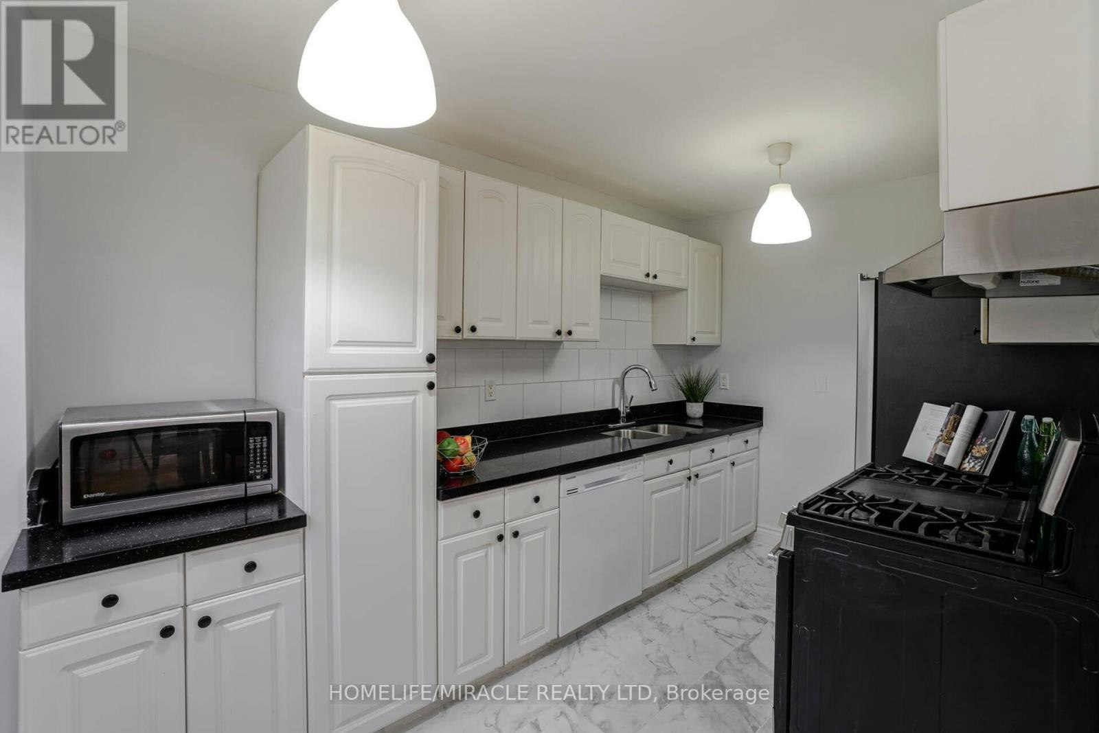 30 Hoskins Square, Brampton, ON, L6S 2N6 - 10
