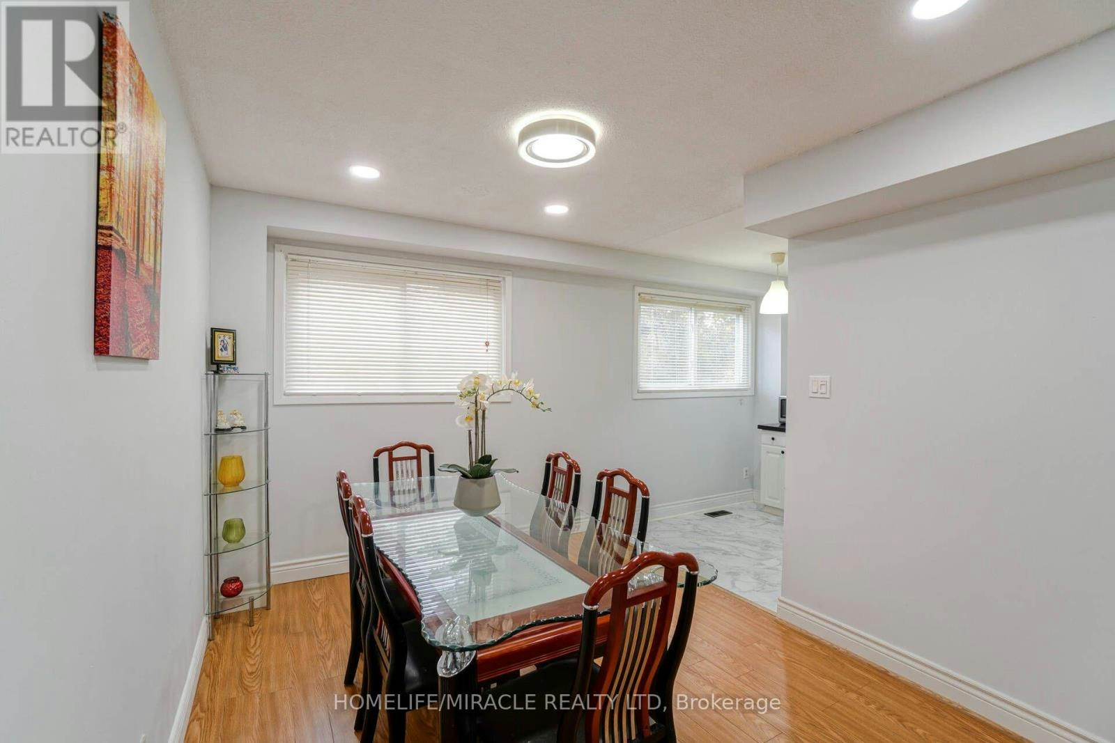 30 Hoskins Square, Brampton, ON, L6S 2N6 - 8